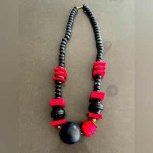 VINTAGE BLACK & RED CHUNKY NECKLACE. Light weight wood (balsa?).